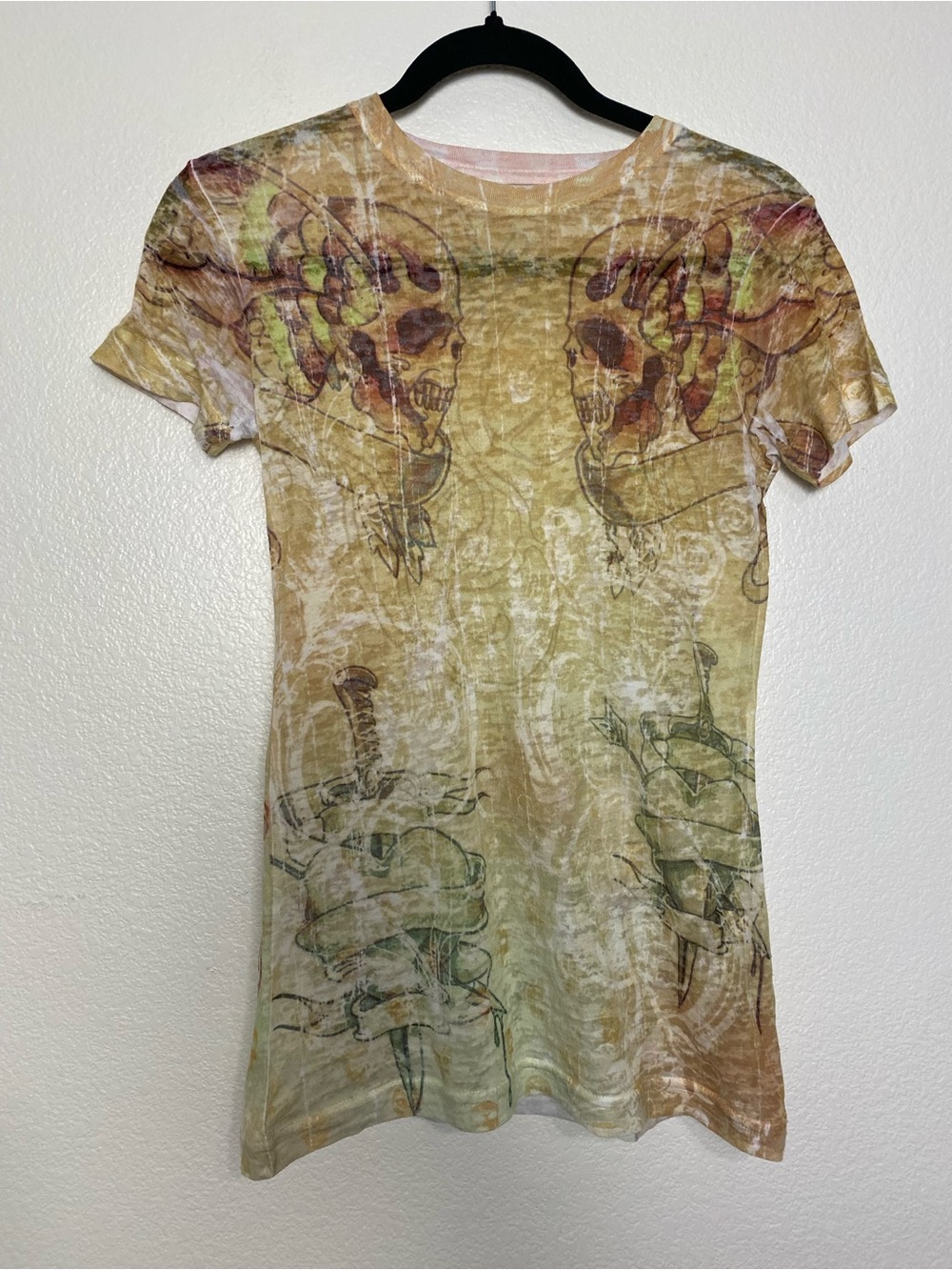 EUC Y2K Grunge Skull Graphic Baby Tee – Stretch Fitted Edgy Goth Top